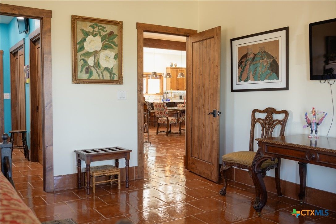 19348 N US Highway 281