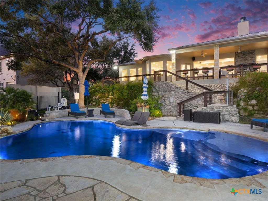 Photo of 110 Kingsbury, Canyon Lake, TX 78133 (MLS # 607146)