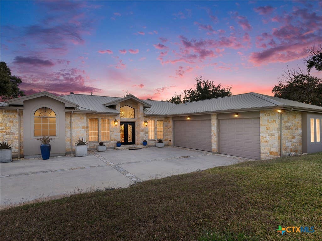Photo of 110 Kingsbury, Canyon Lake, TX 78133 (MLS # 607146)