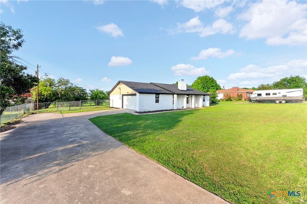 Photo of 403 William Tell Drive, Killeen, TX 76542 (MLS # 610992)