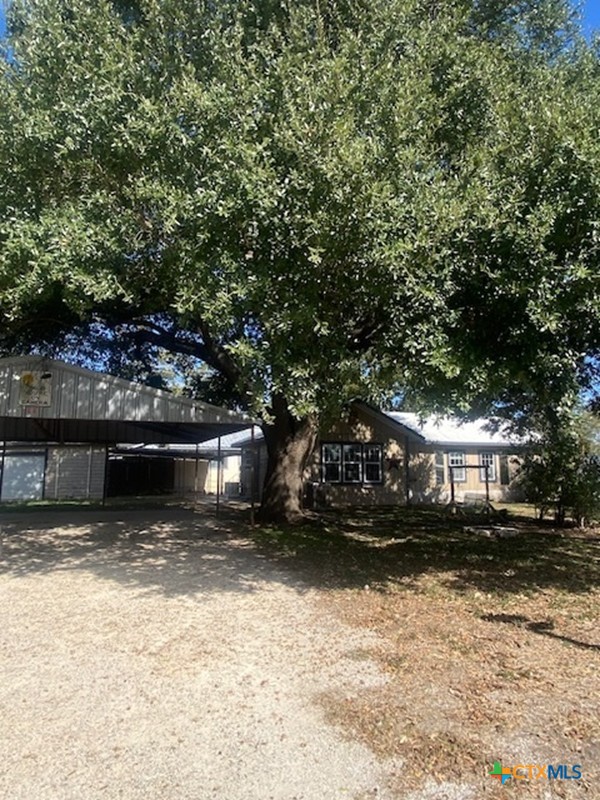 Photo 1 of 12 — 214 S Hackberry Avenue, Luling, TX 78648