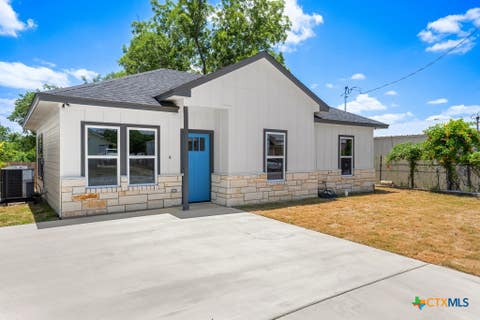Photo of 606 Bridge Street, Gatesville, TX 76528 (MLS # 618811)