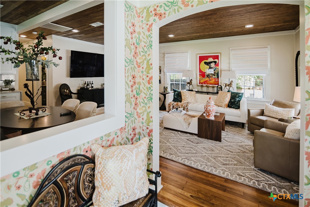 213 W Broadway Street