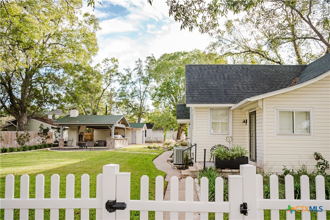 213 W Broadway Street