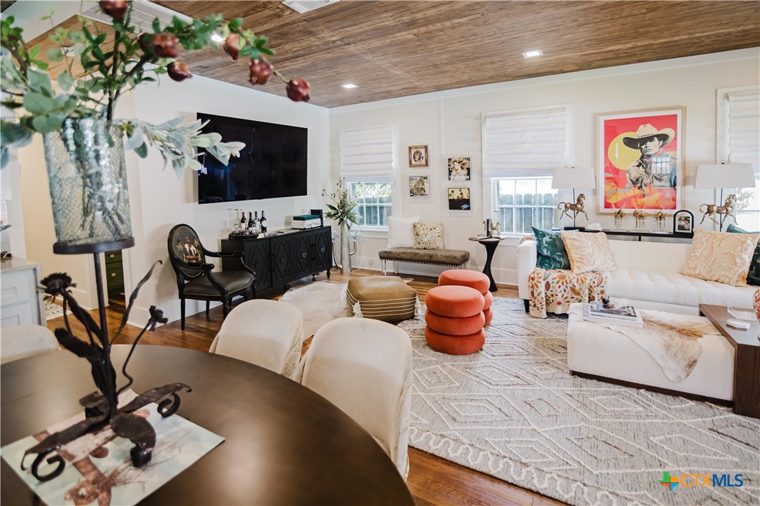 213 W Broadway Street