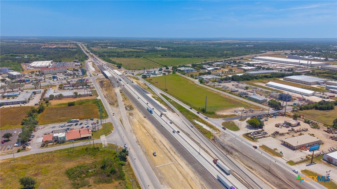 735 E Interstate 10