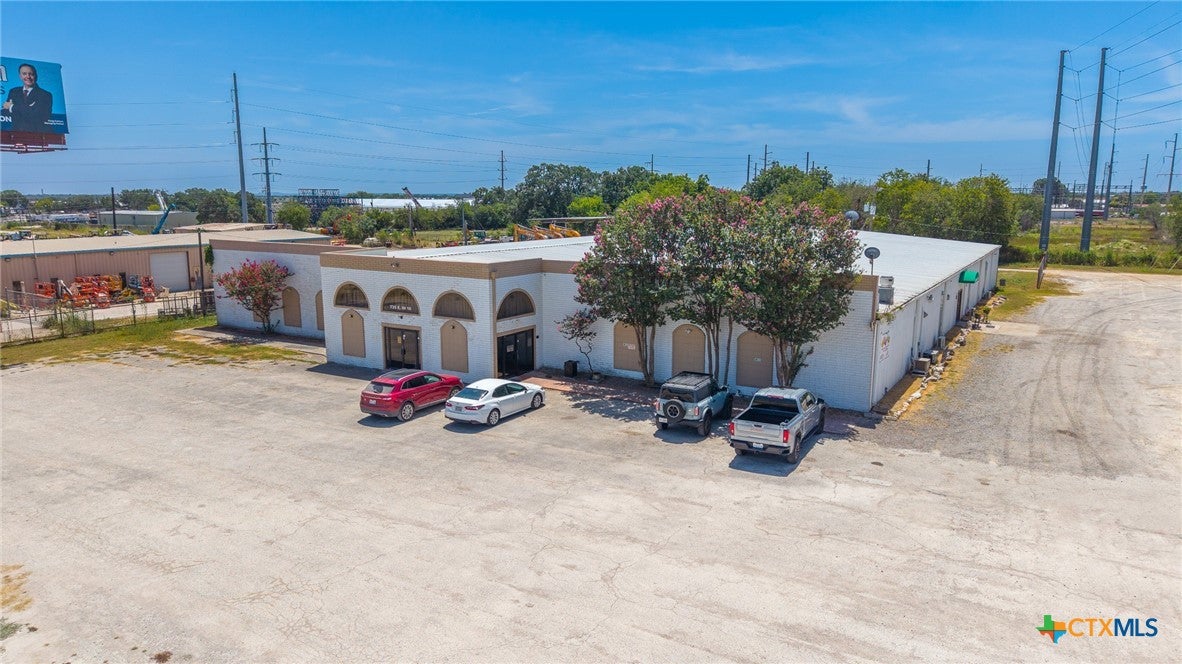 735 E Interstate 10