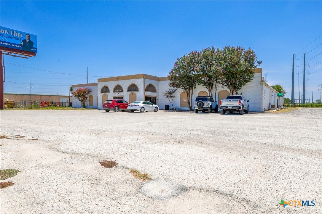 735 E Interstate 10