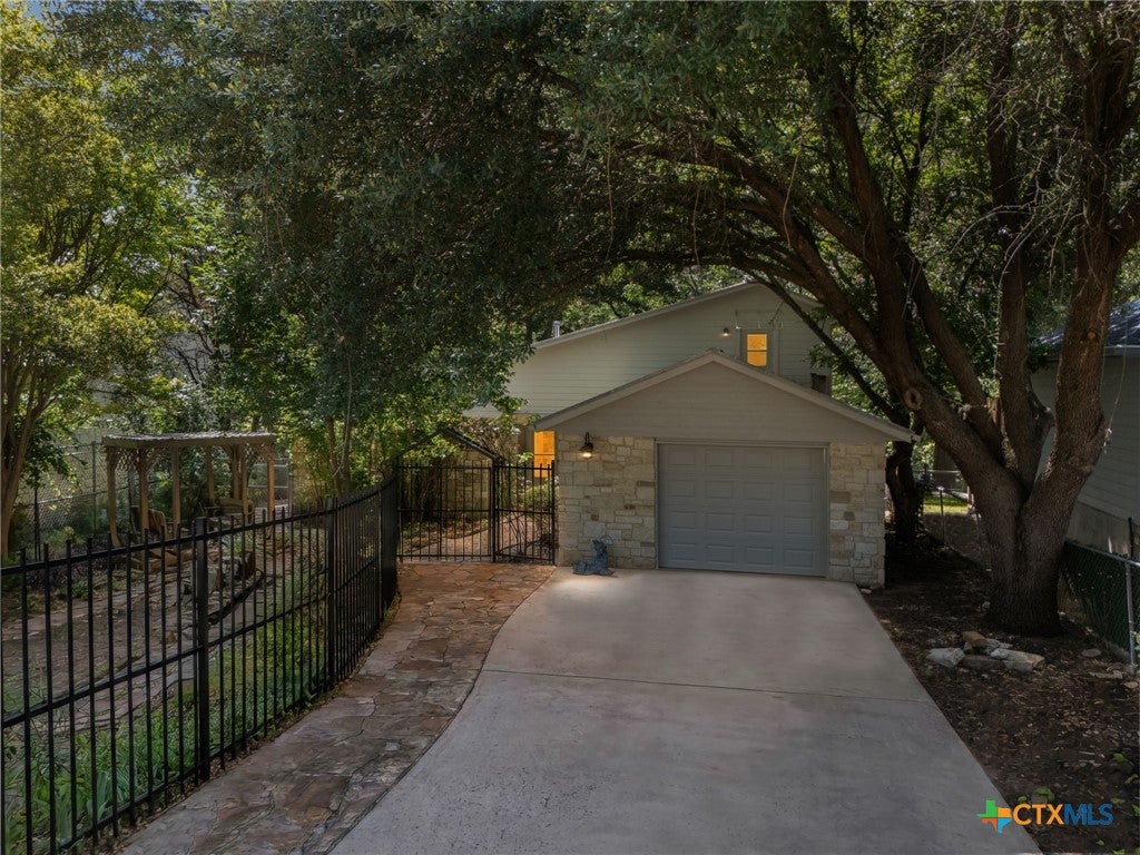 Photo of 1648 Ponderosa Drive, New Braunfels, TX 78132 (MLS # 620302)