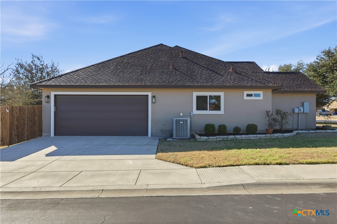 647 Oak Creek Parkway