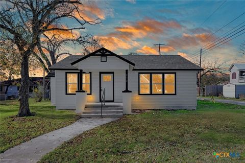 A home in Luling