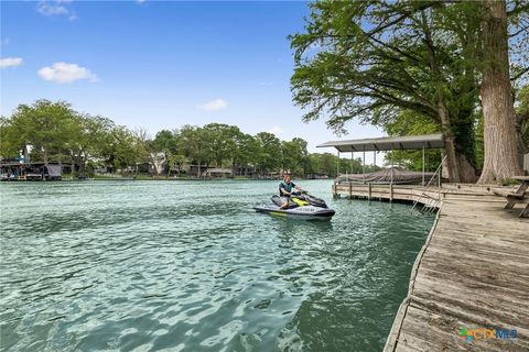 Photo of 723 E Zipp Road, New Braunfels, TX 78130 (MLS # 611353)
