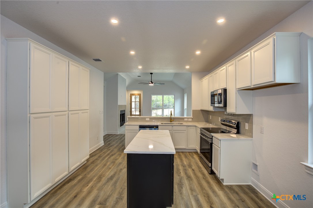 Wimberley, Texas 78676, United States, 3 Bedrooms Bedrooms, ,2 BathroomsBathrooms,Residential,Active,249372