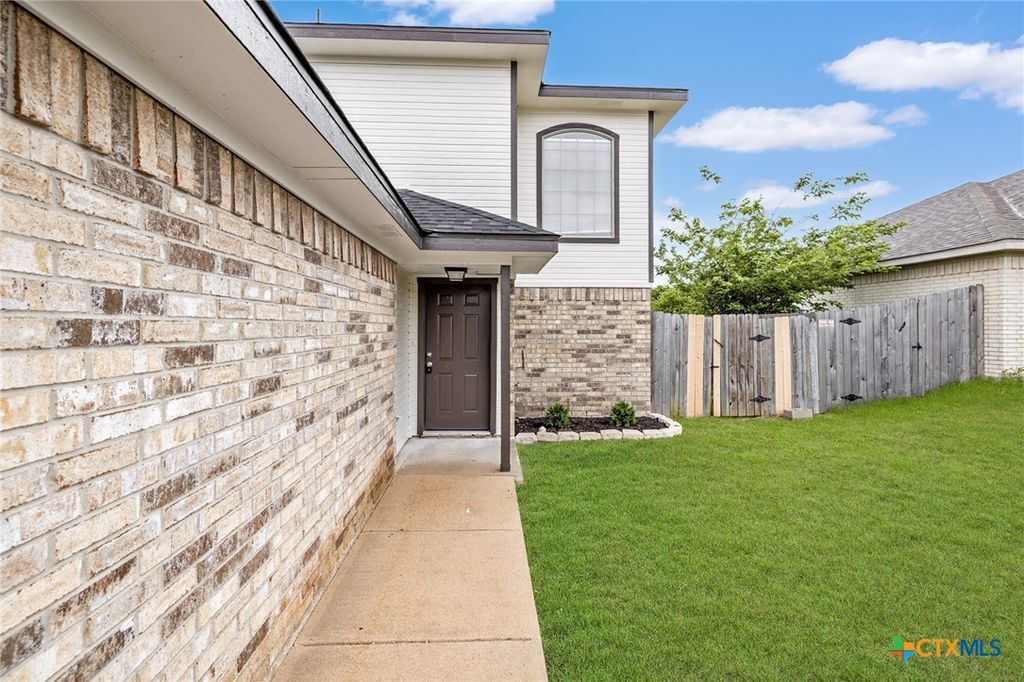 Photo of 314 Deloris Drive, Killeen, TX 76542 (MLS # 611074)