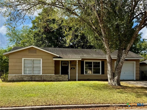 Photo of 1801 E Walnut Avenue, Victoria, TX 77901 (MLS # 624209)