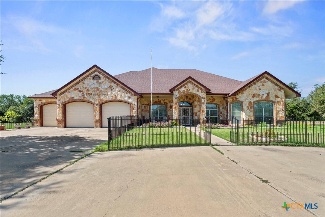 5005 Deerwood Loop