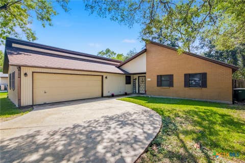Photo of 217 Kirkwall Street, Victoria, TX 77904 (MLS # 621627)