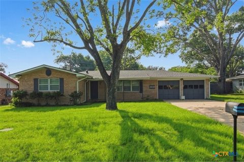 Photo of 2410 Robin Road, Temple, TX 76502 (MLS # 612058)