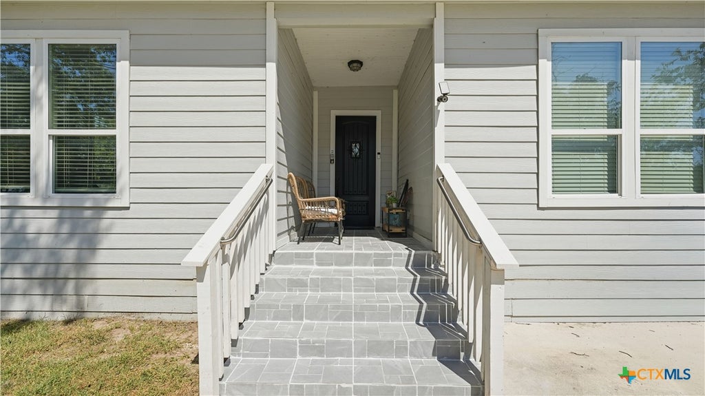 Photo of 341 Comanche Street, New Braunfels, TX 78130 (MLS # 623184)