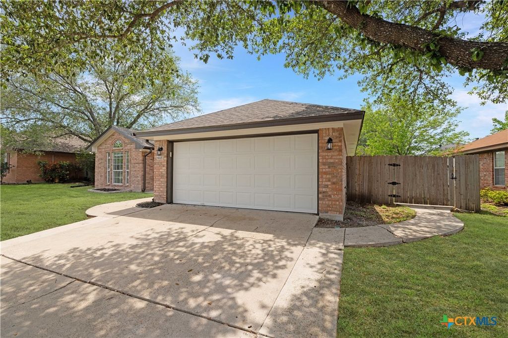 Photo of 4216 Frontier Trail, Killeen, TX 76542 (MLS # 611101)