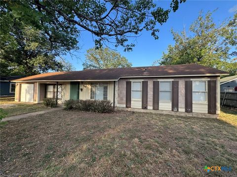 Photo of 429 Moore ST St, Seguin, TX 78155 (MLS # 594932)