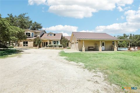 A home in Blanco