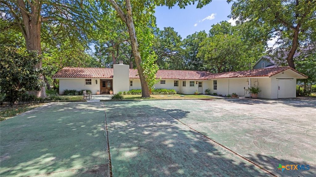 Photo of 2323 Terminal Loop Road, McQueeney, TX 78123 (MLS # 610708)