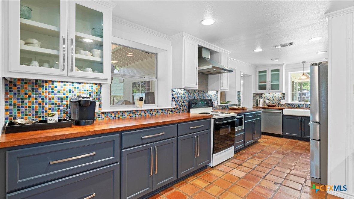 2323 Terminal Loop Road