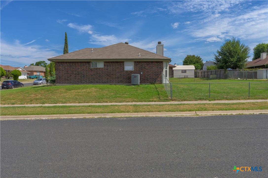 2806 Woodlands Drive