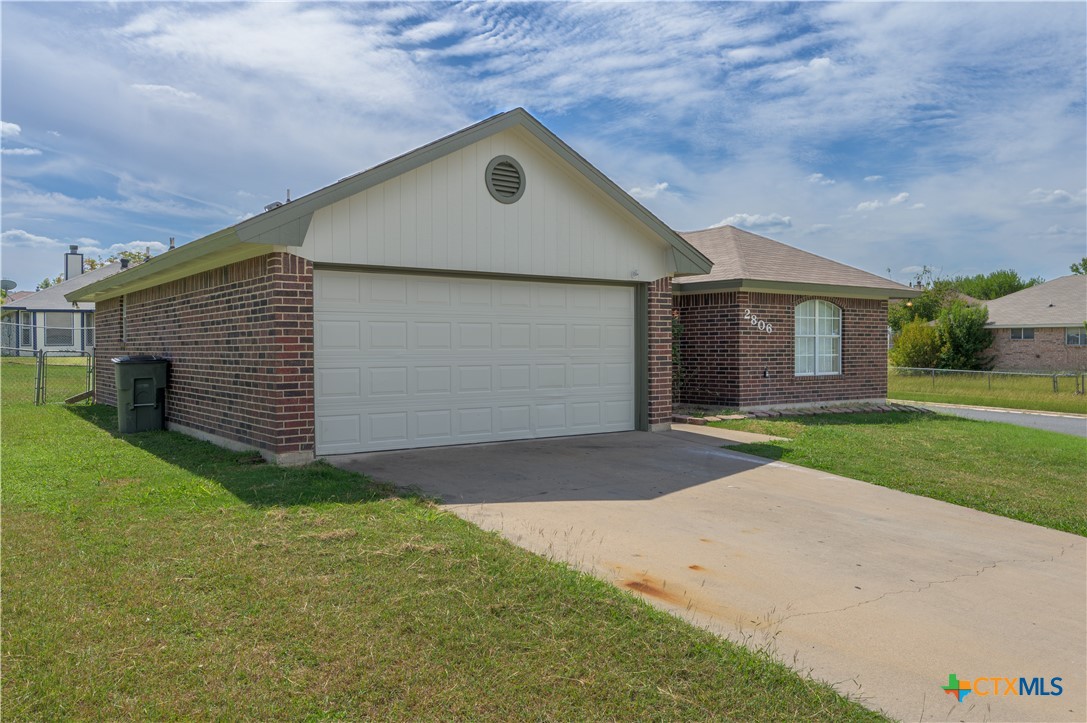 2806 Woodlands Drive