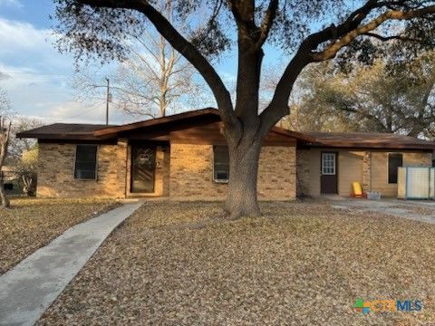 Photo of 139 Bobolink Drive, New Braunfels, TX 78130 (MLS # 610944)