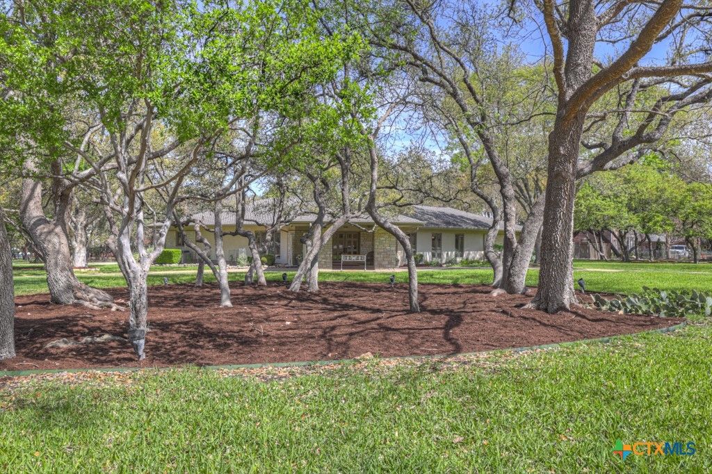 Photo of 8 Trophy Lane, New Braunfels, TX 78132 (MLS # 608592)