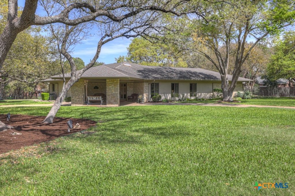Photo of 8 Trophy Lane, New Braunfels, TX 78132 (MLS # 608592)