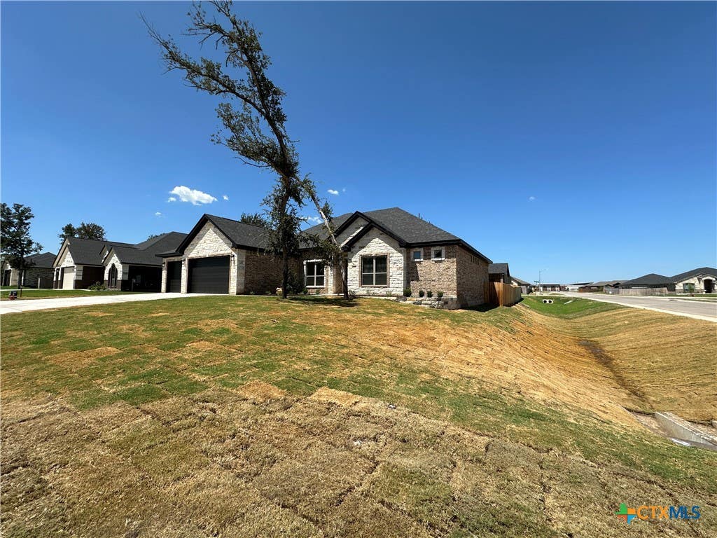 Photo of 800 Eagle Heights Drive, Salado, TX 76571 (MLS # 622772)