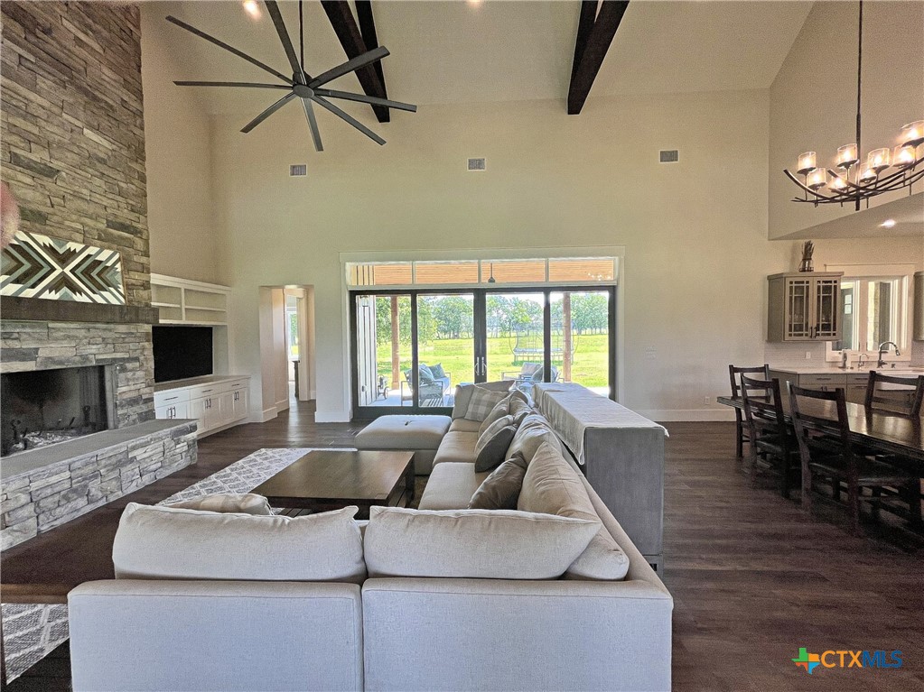 1402 Countryside Bend