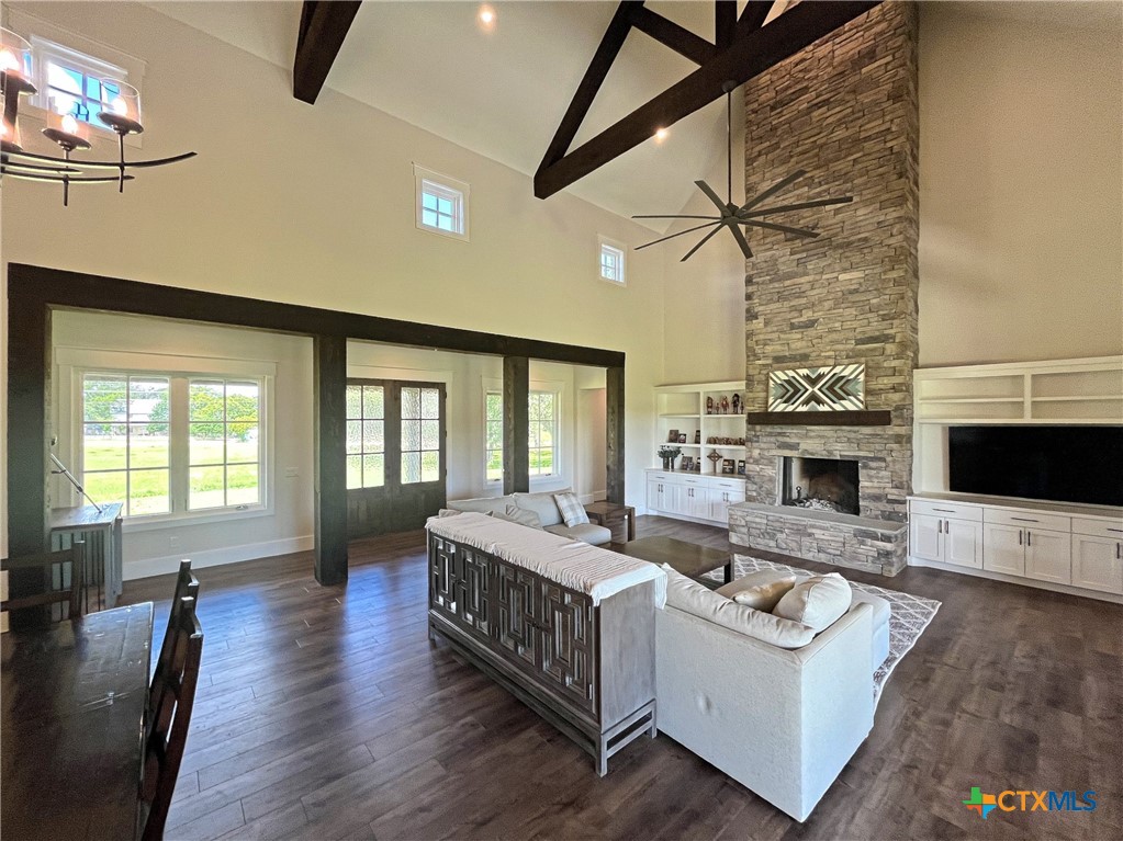 1402 Countryside Bend