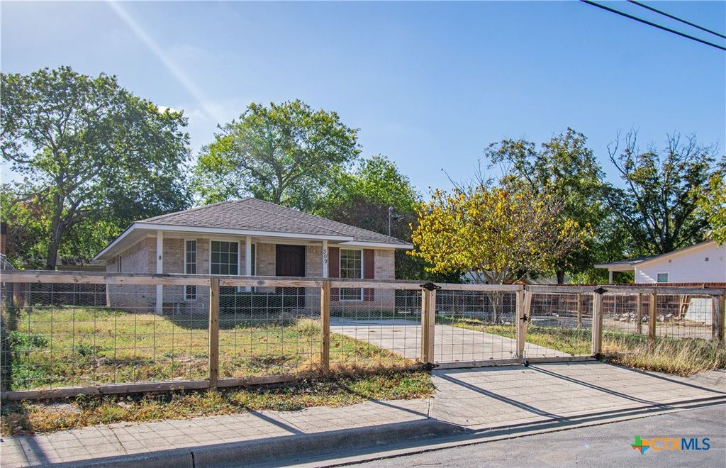 Photo of 309 Ellis Street, San Marcos, TX 78666 (MLS # 597955)