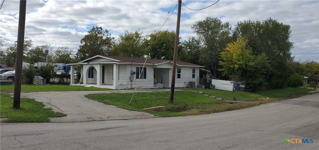 1806 S South Business IH-35