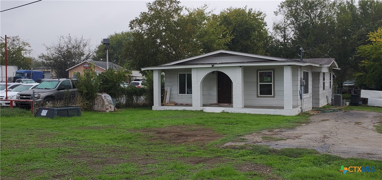 1806 S South Business IH-35