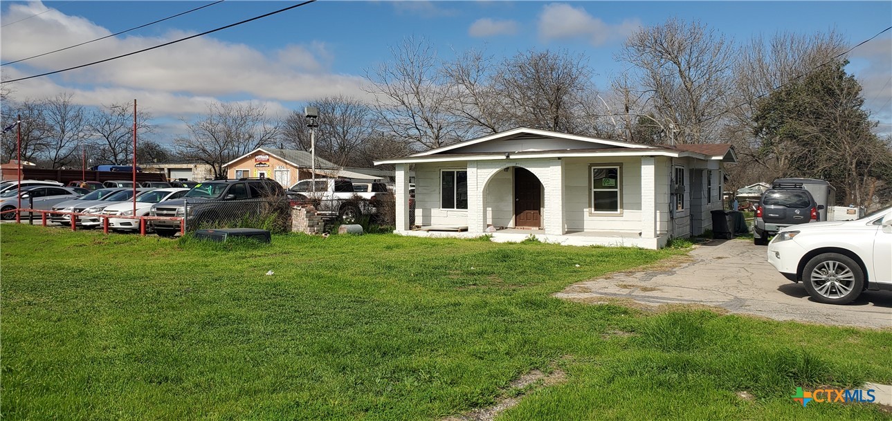 1806 S South Business IH-35