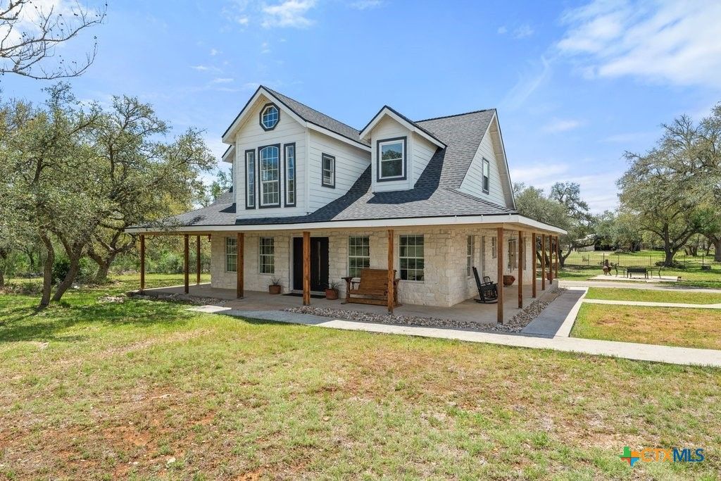 Photo of 8139 Ozark Drive, San Marcos, TX 78666 (MLS # 610439)