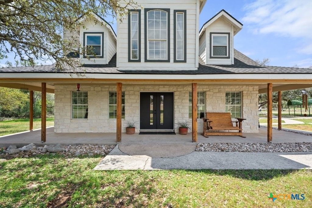 Photo of 8139 Ozark Drive, San Marcos, TX 78666 (MLS # 610439)