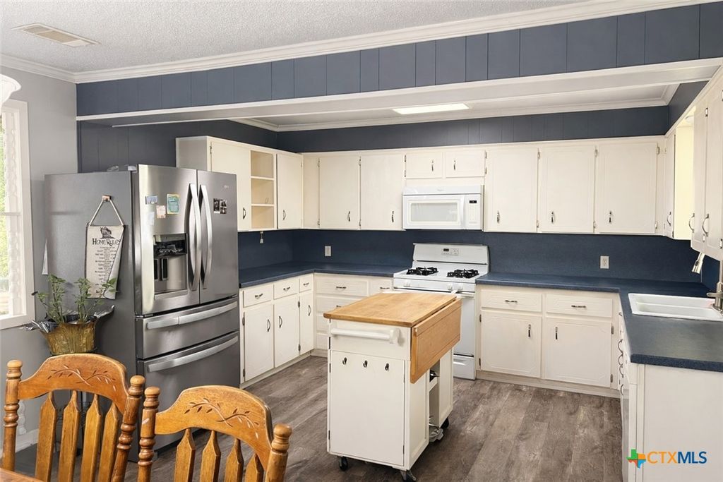 Photo of 6 Gulf Avenue, Rogers, TX 76569 (MLS # 610347)