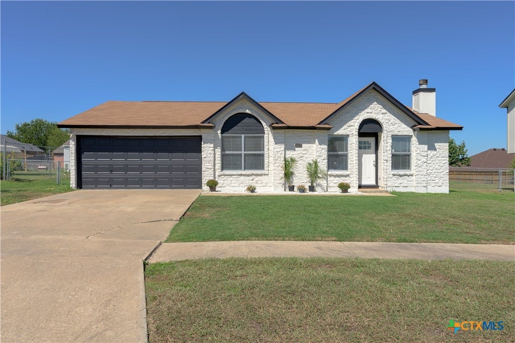 Photo of 4907 Parkwood Drive, Killeen, TX 76542 (MLS # 627145)