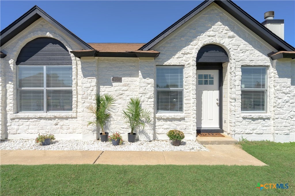 Photo of 4907 Parkwood Drive, Killeen, TX 76542 (MLS # 627145)