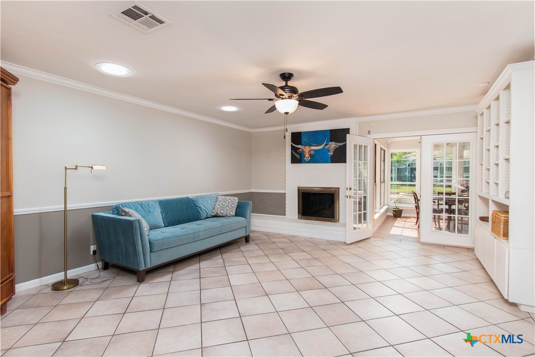 18 Morgans Point Boulevard