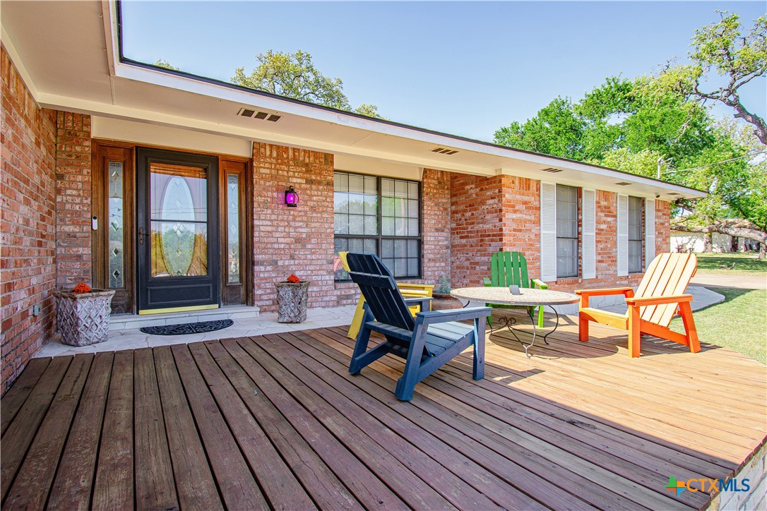 18 Morgans Point Boulevard