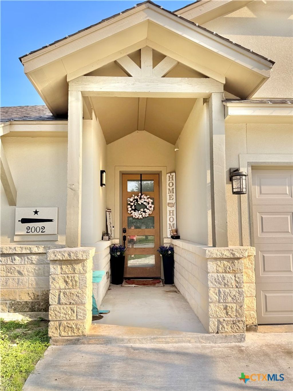 Photo of 2002 Yellow Rose Way, Gonzales, TX 78629 (MLS # 611060)