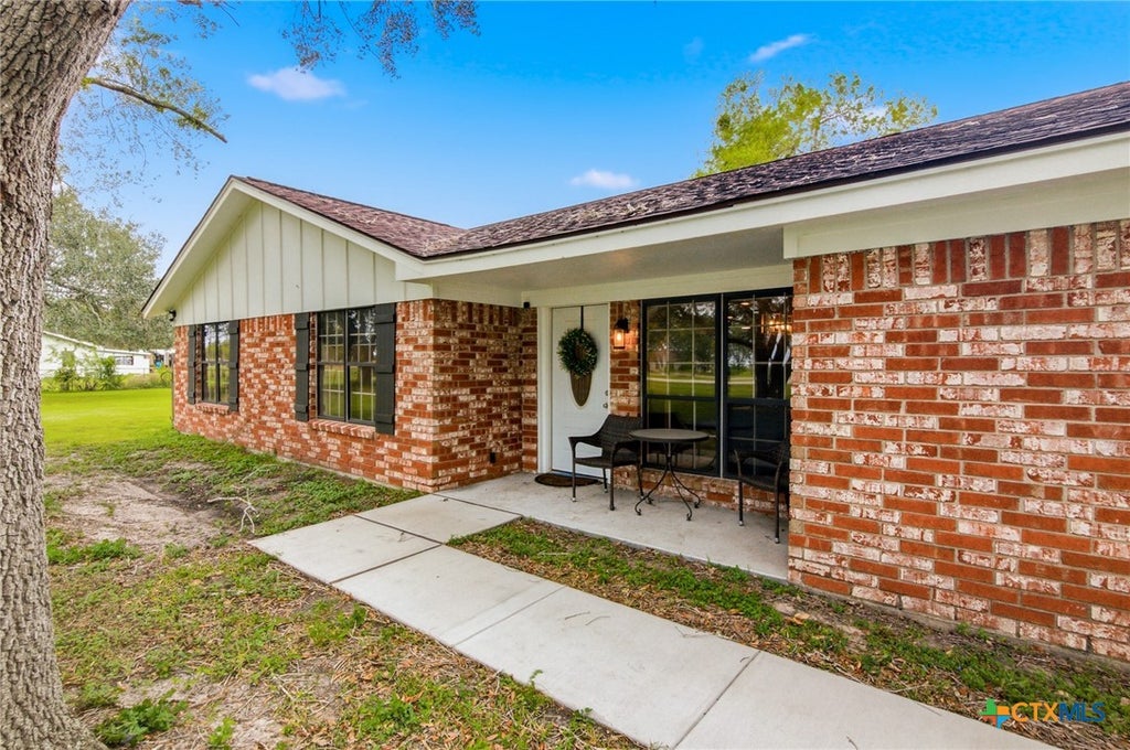 Photo of 30 Sunrise Lane, Victoria, TX 77905 (MLS # 628330)