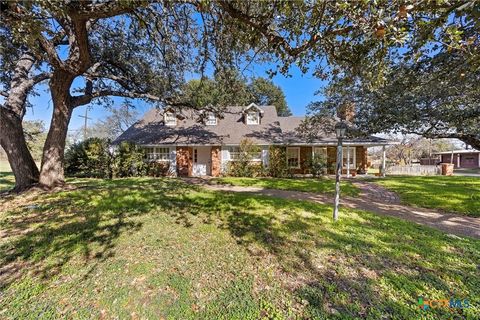 Photo of 702 W Zenith Avenue, Temple, TX 76501 (MLS # 599434)